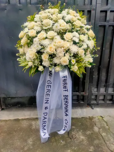 Krans Bunga Duka Cita  di Amurang